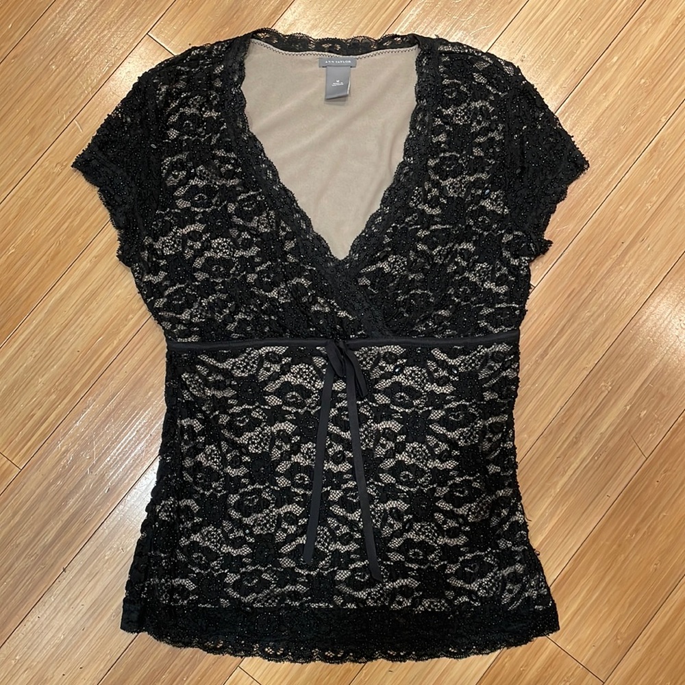 Like New! Ann Taylor Lace and Sequin Top Size Medium
